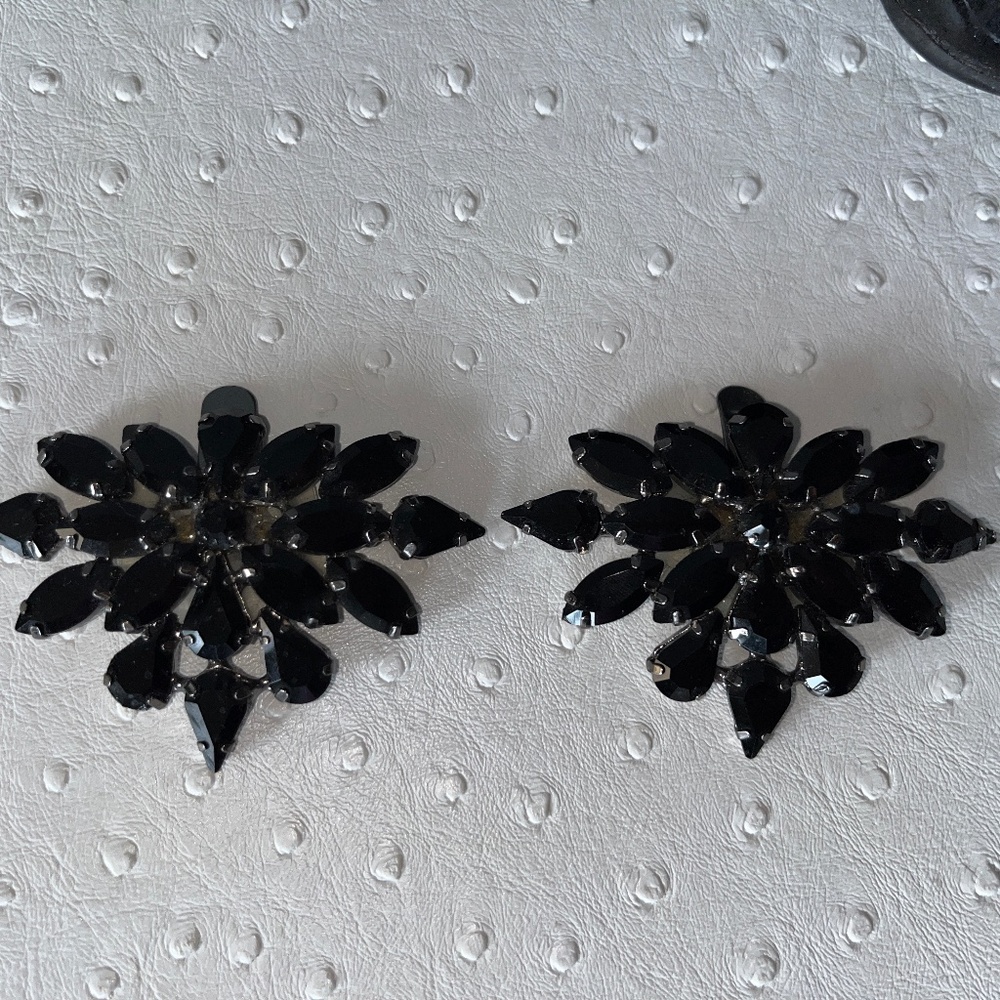 Aldo shoe clips, black stones, for flats, ballet flats, or pumps.